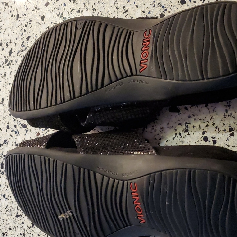 Vionic shoes - Picture 3 of 3